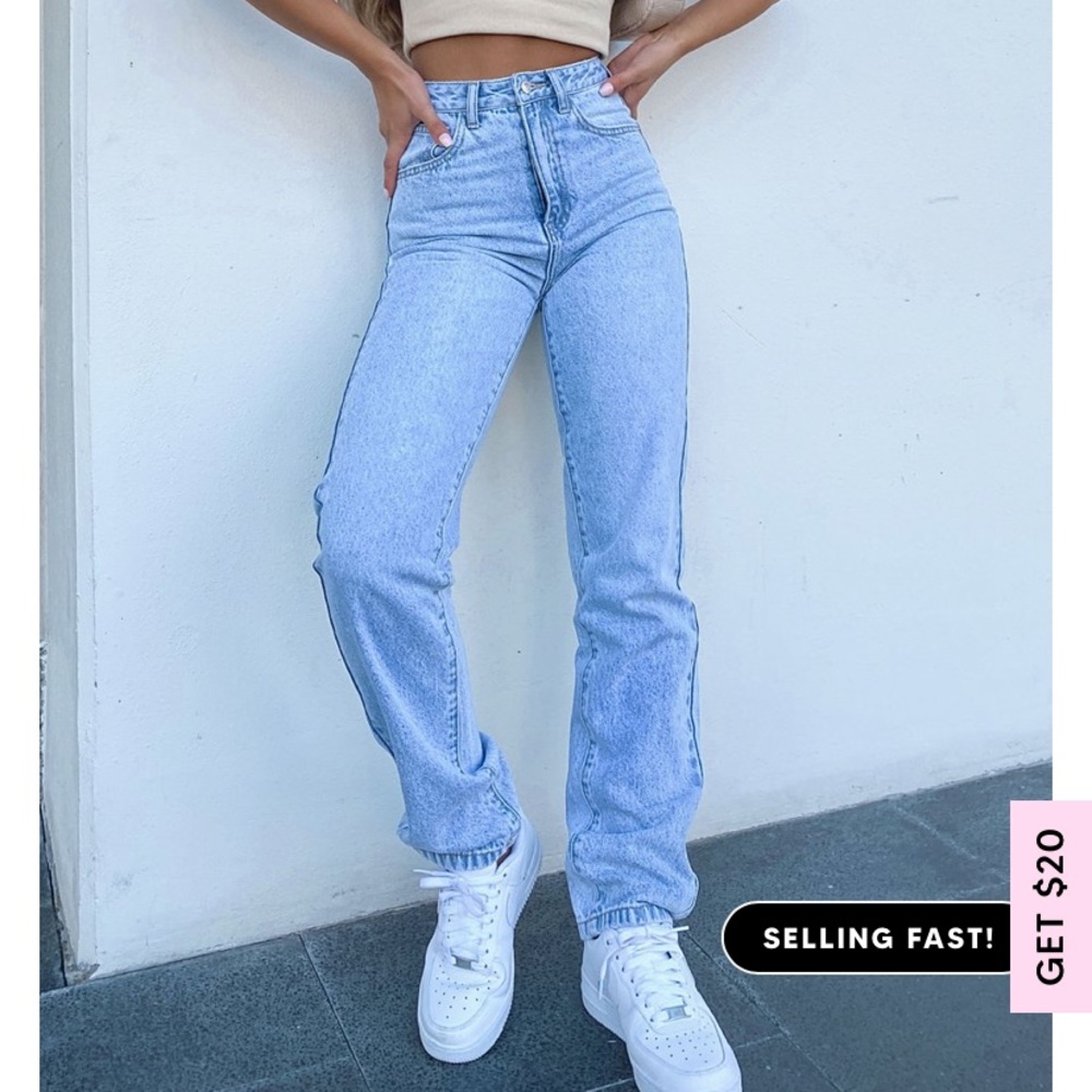 Size small white fox boutique straight leg jeans